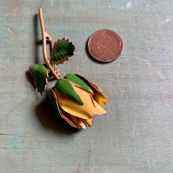 💛💛 Vintage Yellow & Green Enameled Rose Pin - Gorgeous 💛💛 - Picture 2 of 6